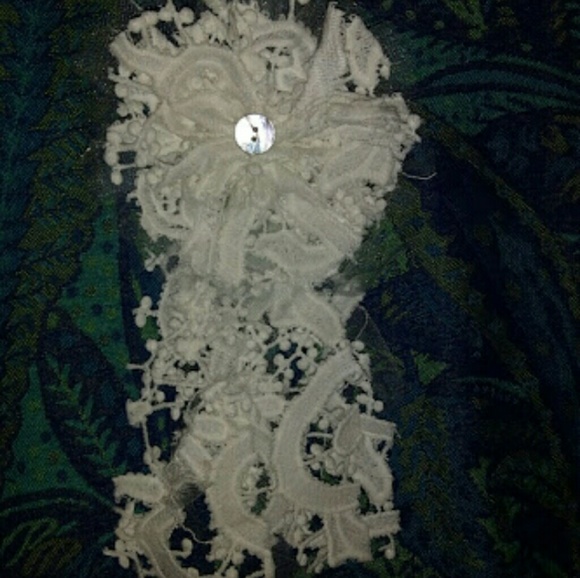 Flower accessories $10-$30 depending on size, time, and materials used! ๐ธ - Picture 6 of 9